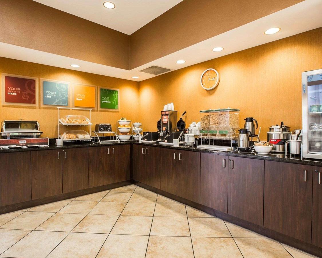 Comfort Suites At WestGate Mall - thumb 15