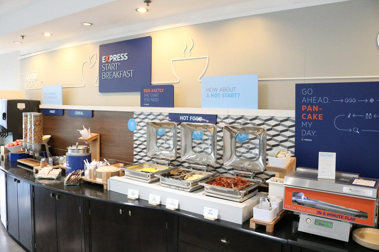 Holiday Inn Express Hotel & Suites Columbia-Fort Jackson - thumb 17