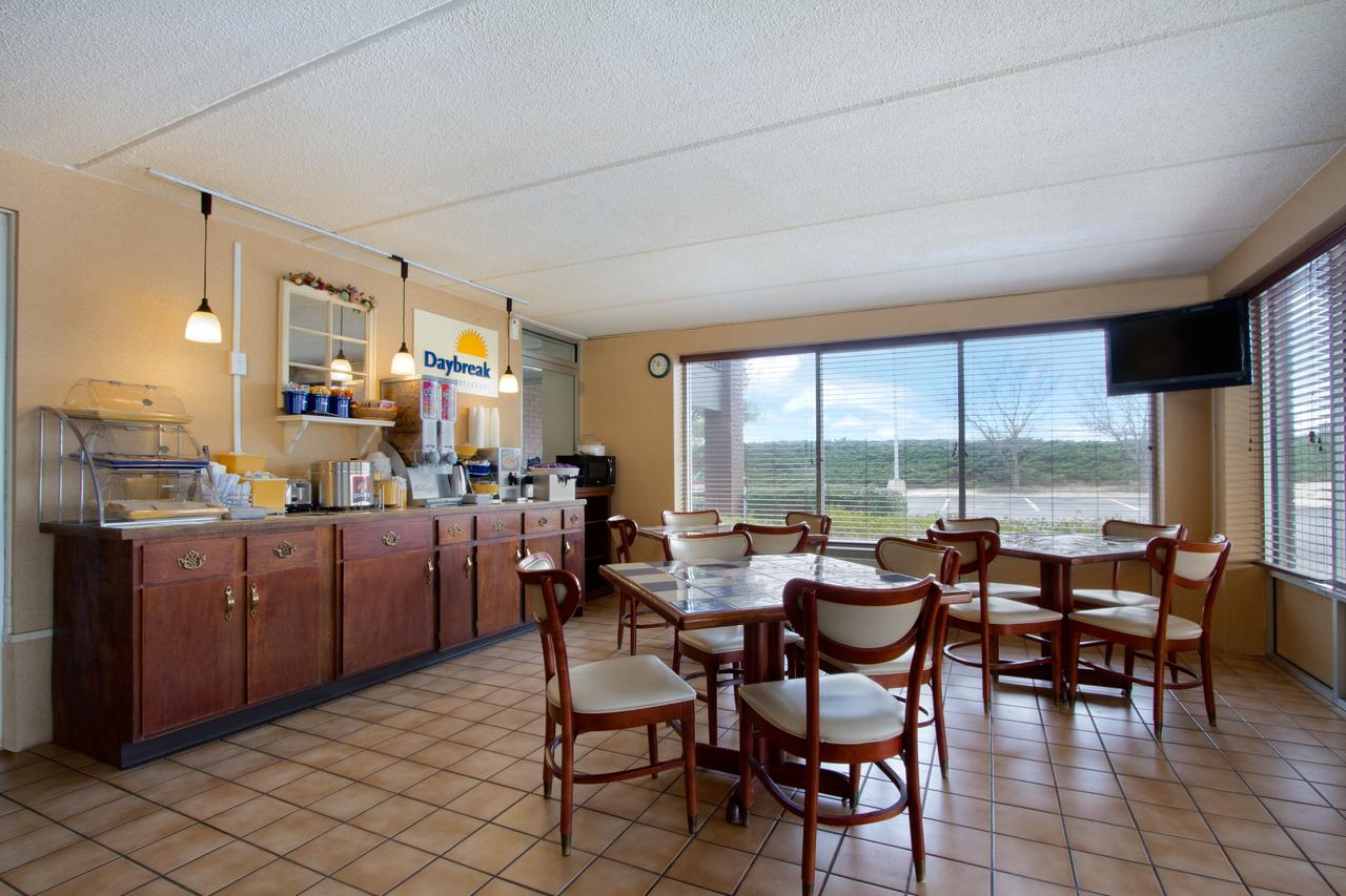 Days Inn By Wyndham Seneca - thumb 8