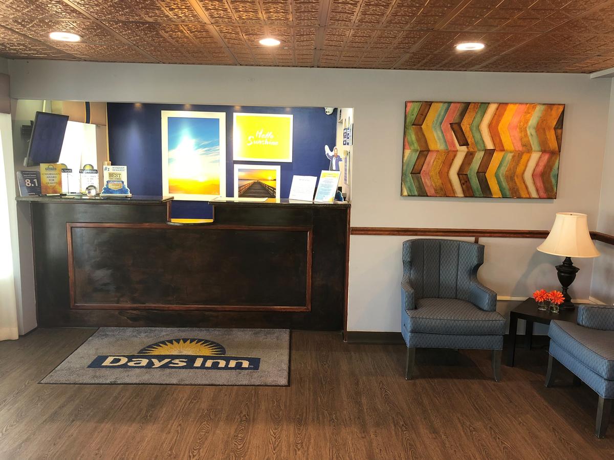 Days Inn By Wyndham Seneca - thumb 1