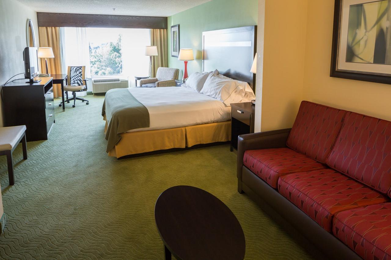 Holiday Inn Express & Suites I-26 & Us 29 At Westgate Mall - thumb 11