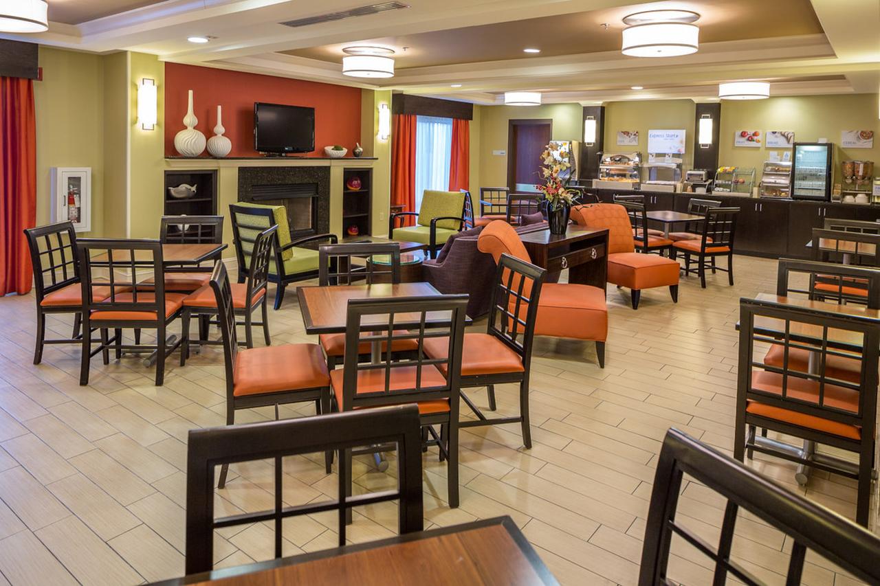 Holiday Inn Express & Suites I-26 & Us 29 At Westgate Mall - thumb 14