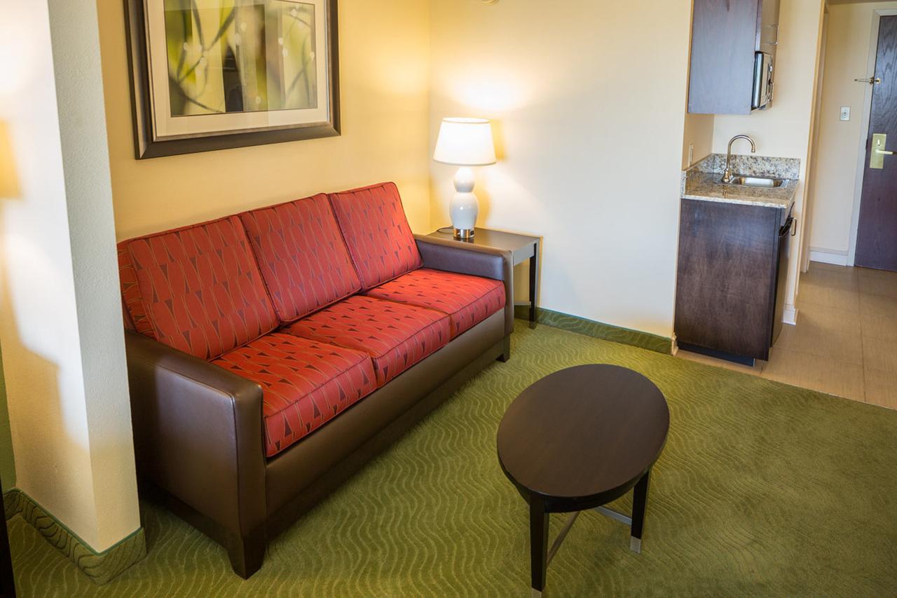 Holiday Inn Express & Suites I-26 & Us 29 At Westgate Mall - thumb 8