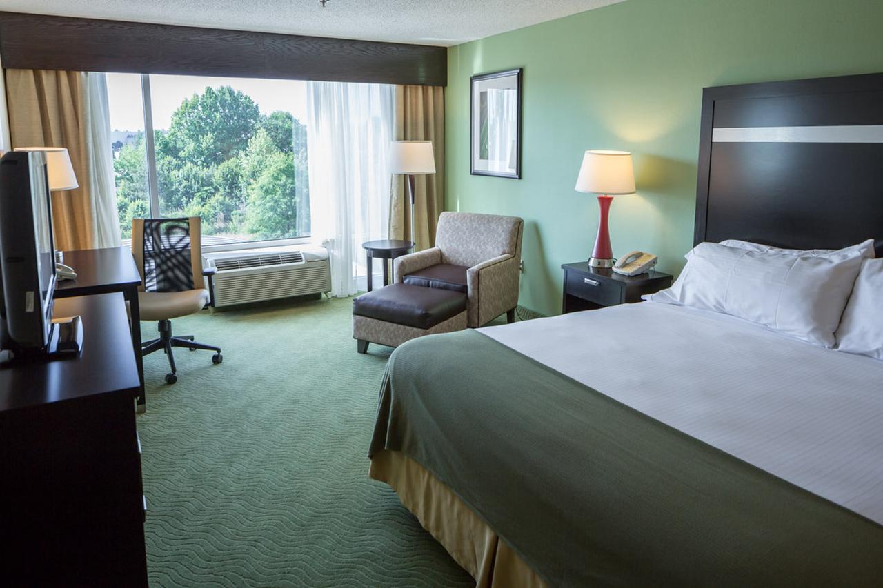 Holiday Inn Express & Suites I-26 & Us 29 At Westgate Mall - thumb 6