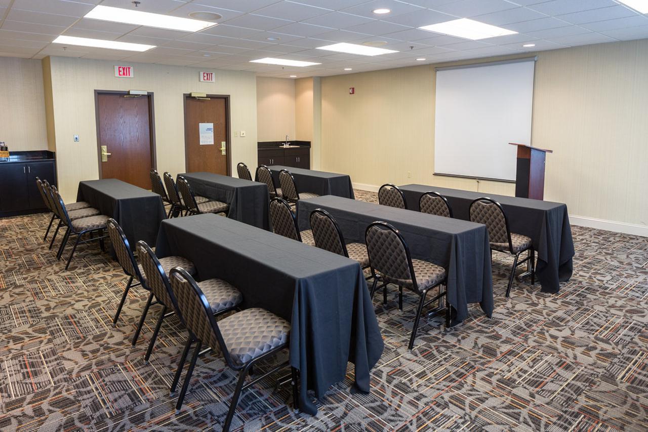 Holiday Inn Express & Suites I-26 & Us 29 At Westgate Mall - thumb 19