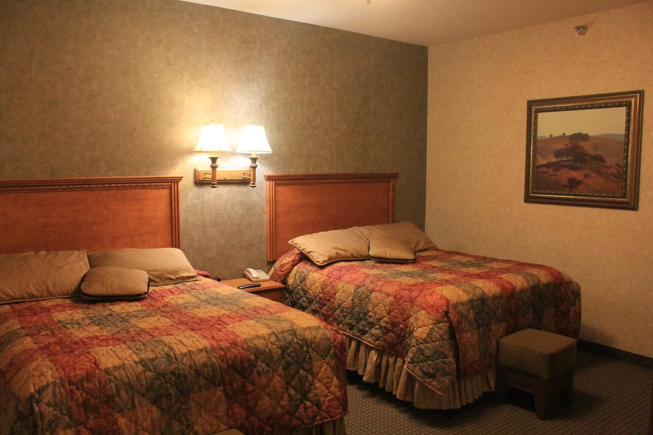 Rushmore Express & Suites - thumb 31