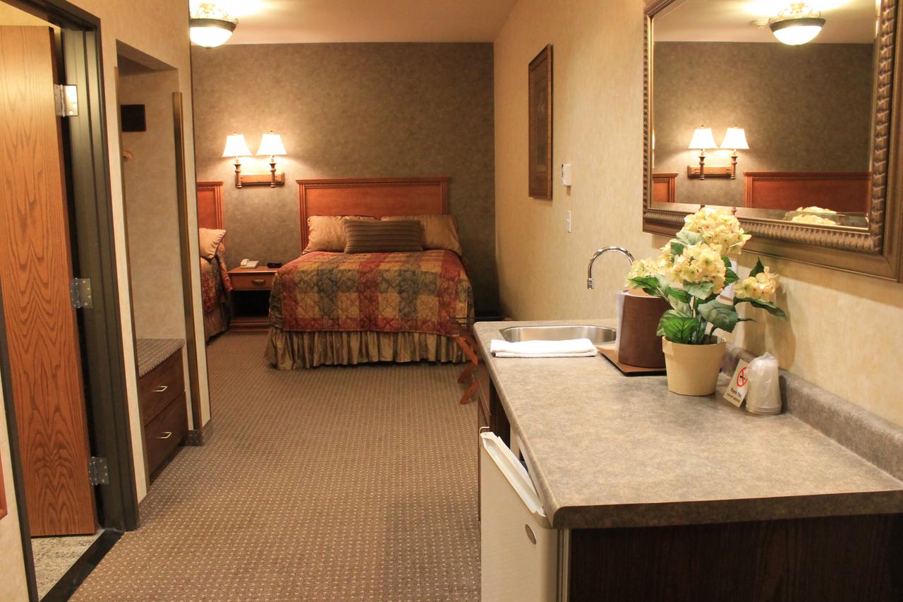 Rushmore Express & Suites - thumb 43