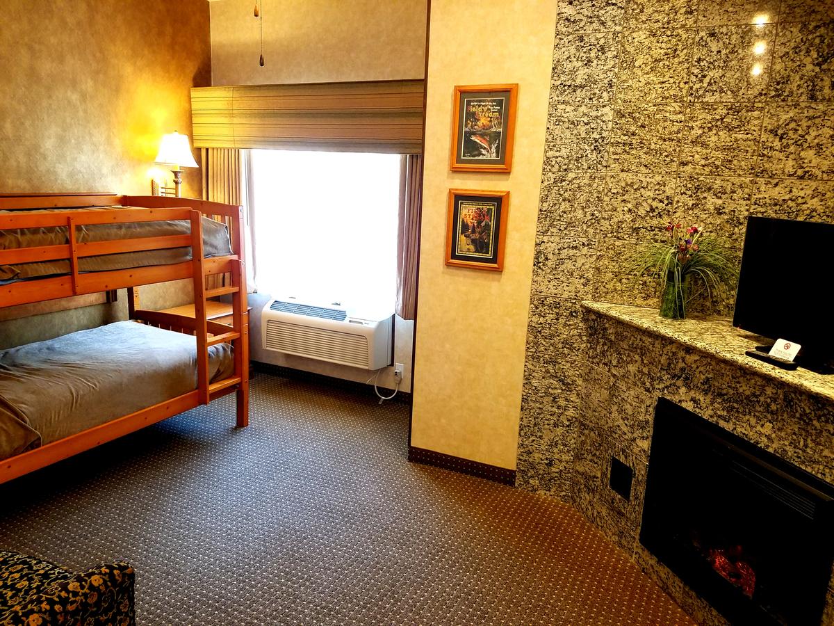Rushmore Express & Suites - thumb 17