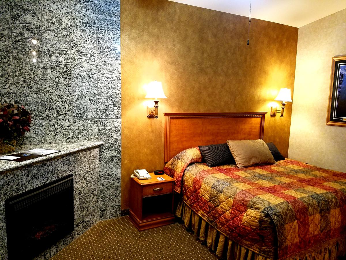 Rushmore Express & Suites - thumb 16