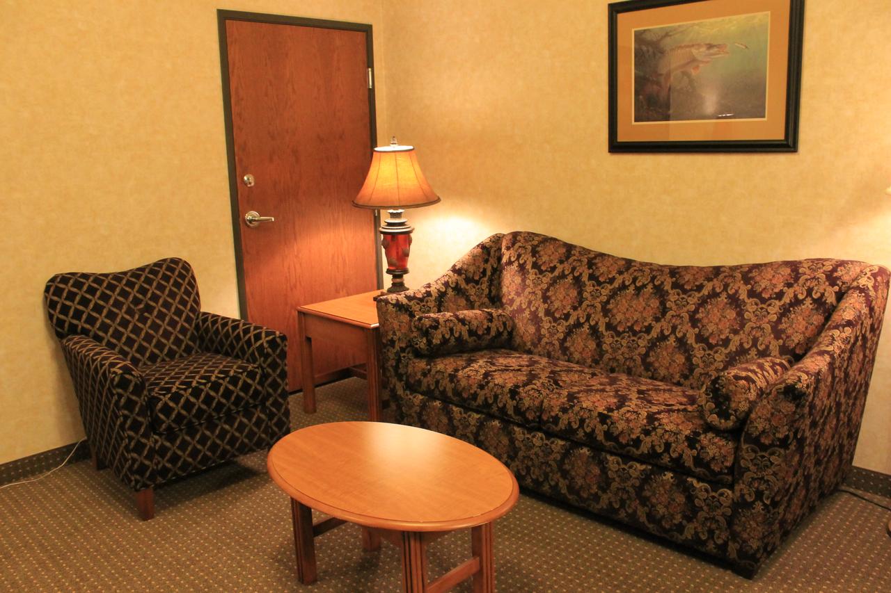 Rushmore Express & Suites - thumb 13
