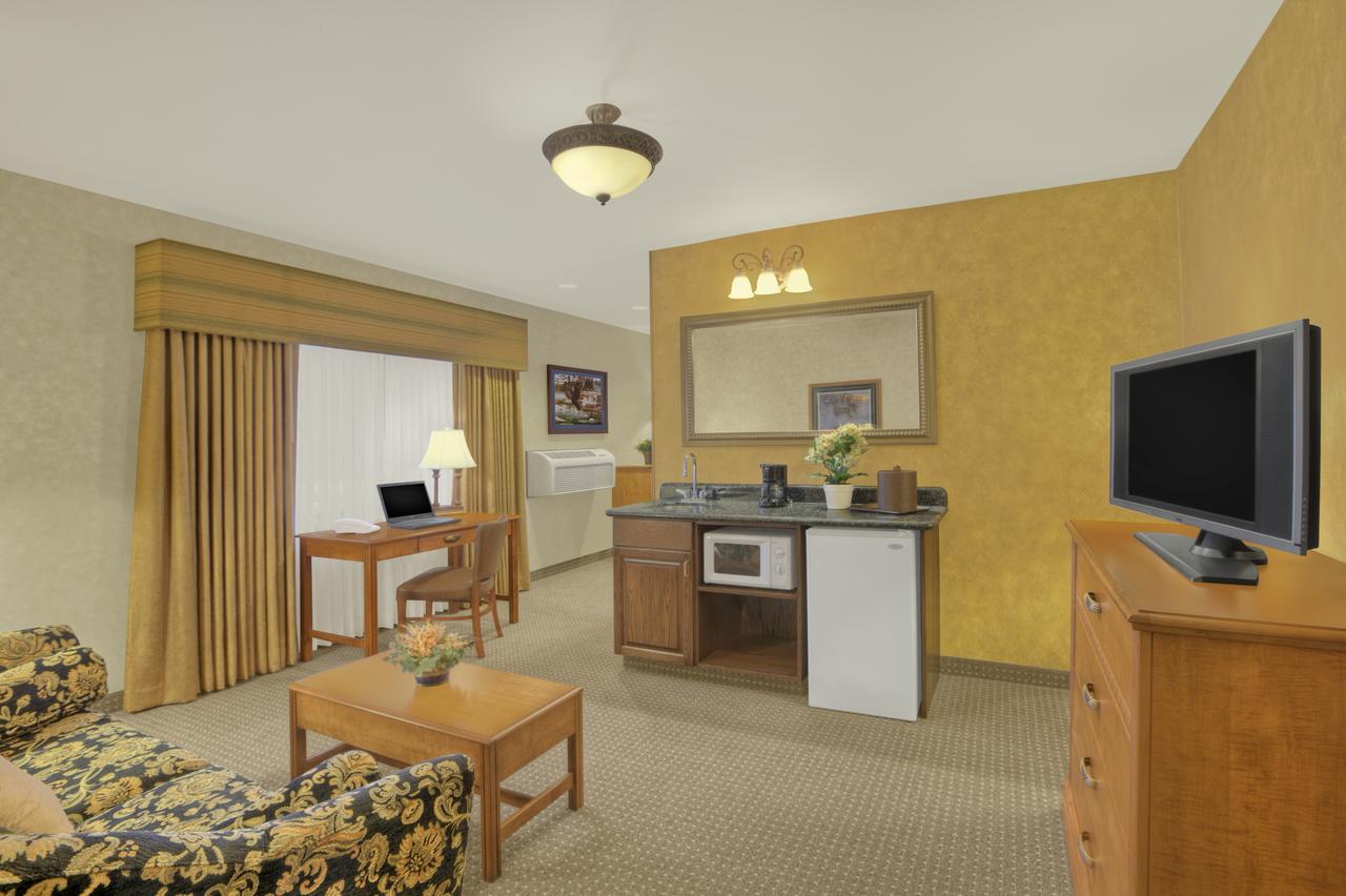 Rushmore Express & Suites - thumb 24