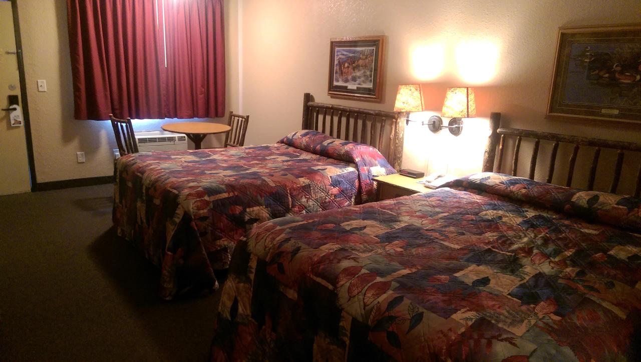 Rushmore Express & Suites - thumb 36