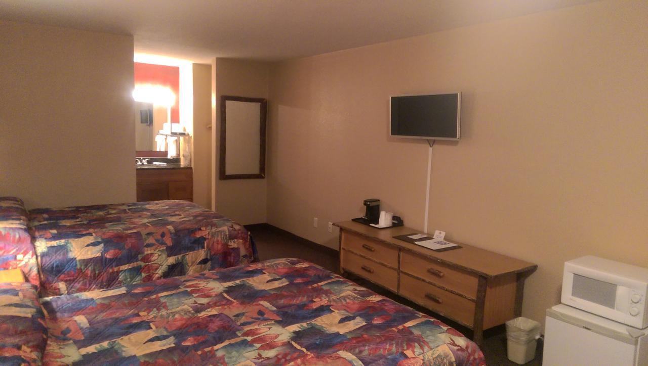 Rushmore Express & Suites - thumb 8