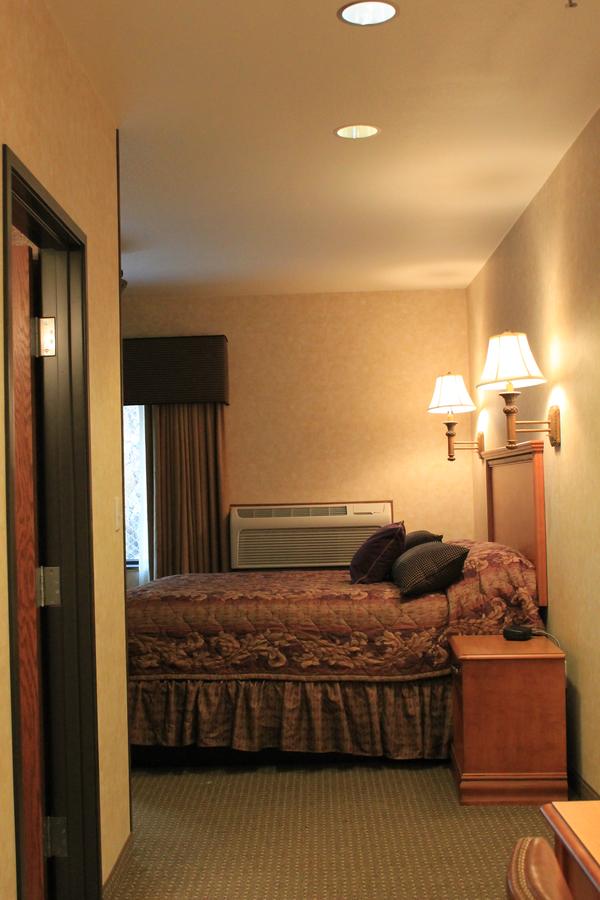 Rushmore Express & Suites - thumb 12