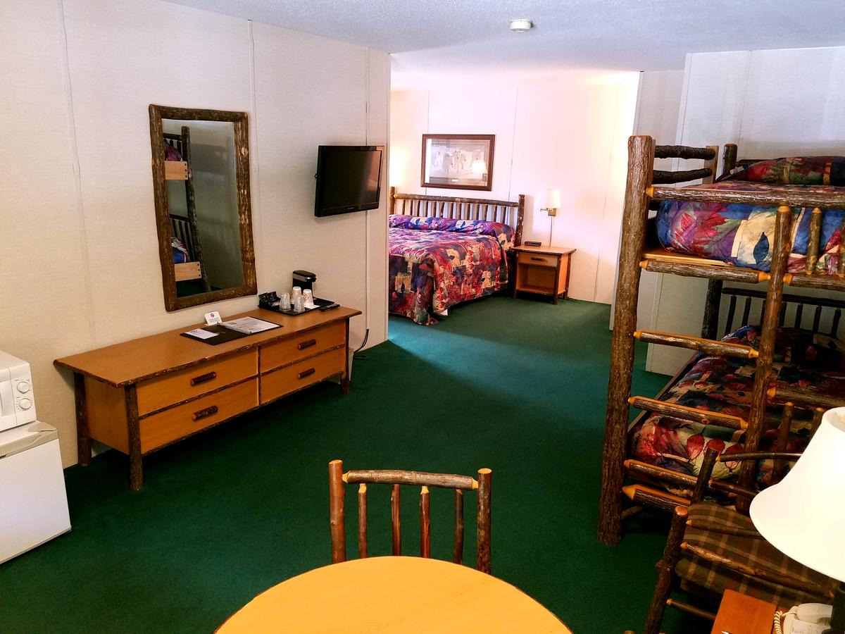 Rushmore Express & Suites - thumb 35