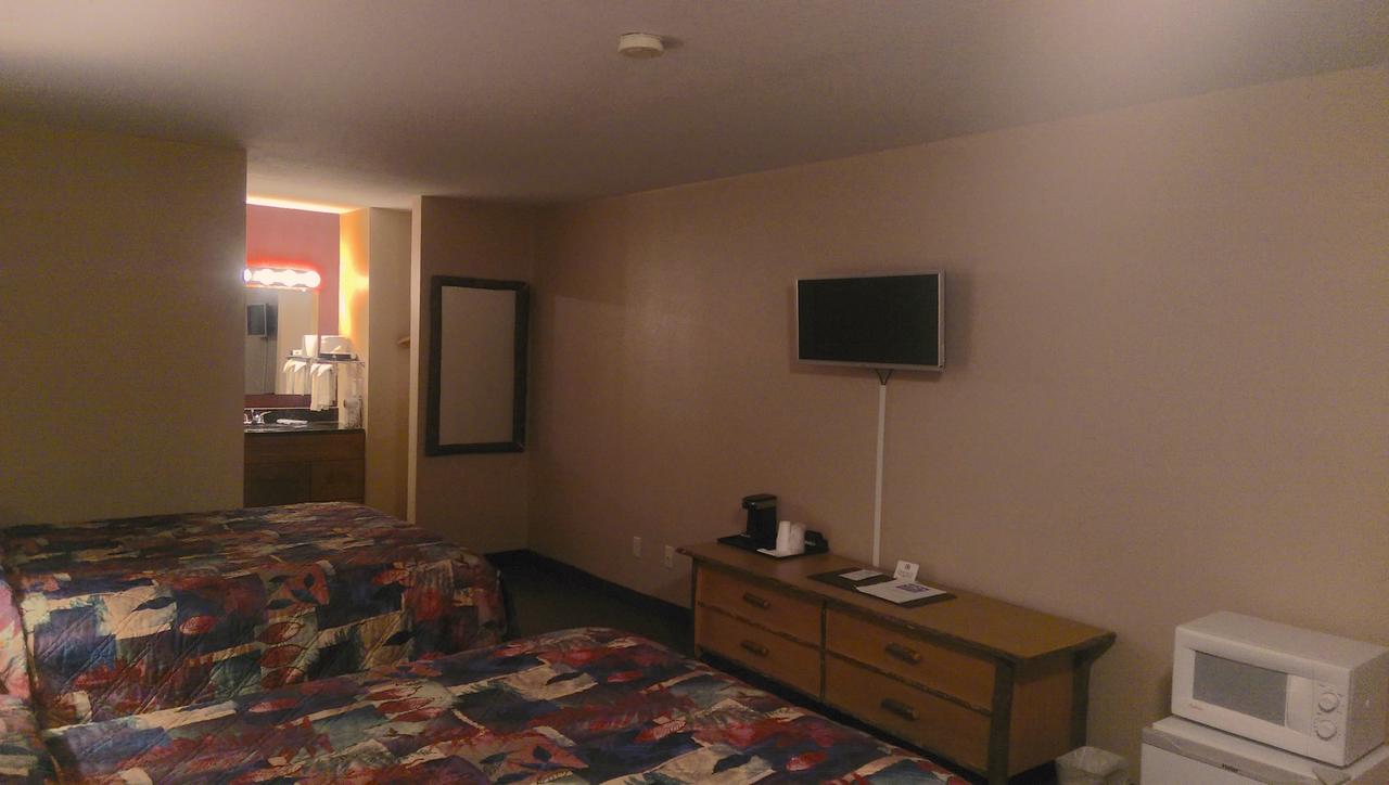 Rushmore Express & Suites - thumb 9