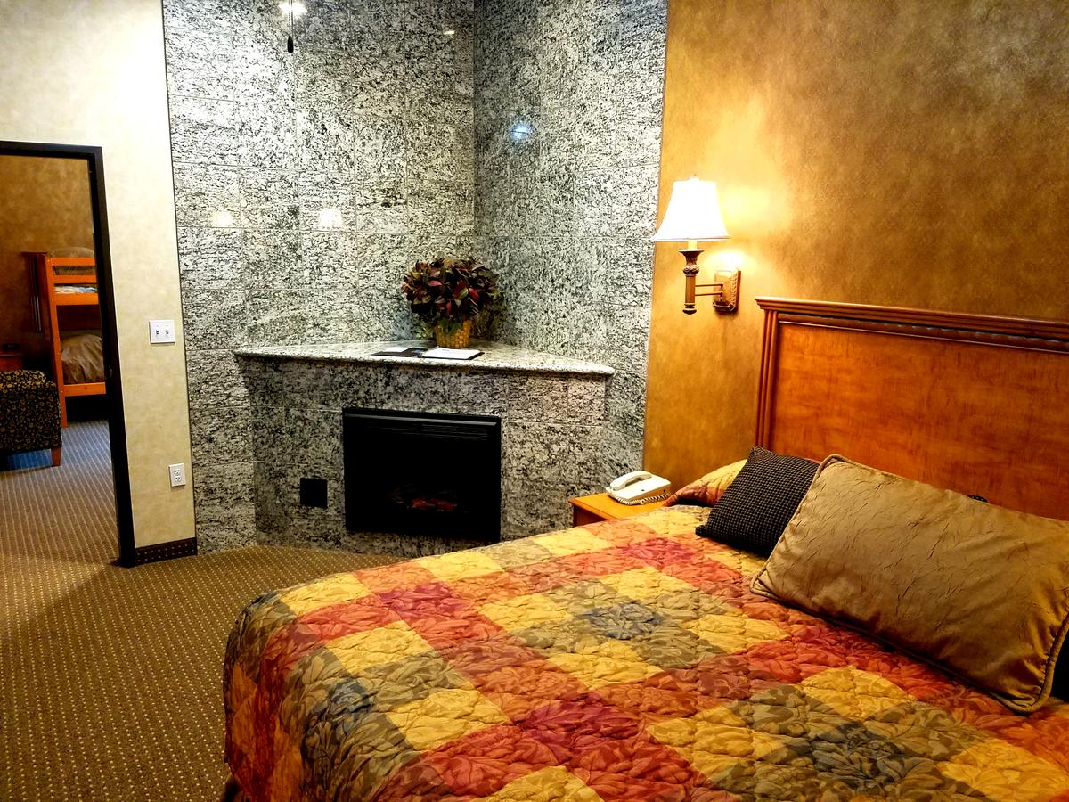 Rushmore Express & Suites - thumb 18