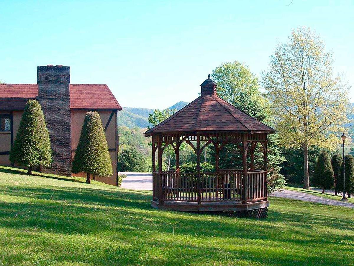 Highland Manor Inn - thumb 2