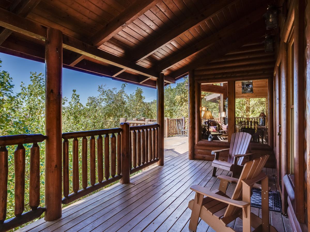 Big Bear Lodge, 5 Bedrooms, View, Hot Tub, Privacy, Jacuzzis, Sleeps 26 - thumb 2