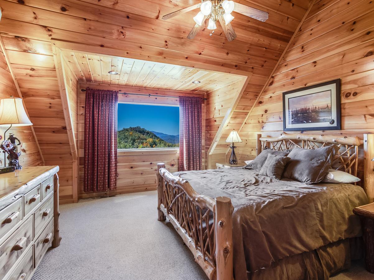 Big Bear Lodge, 5 Bedrooms, View, Hot Tub, Privacy, Jacuzzis, Sleeps 26 - thumb 18