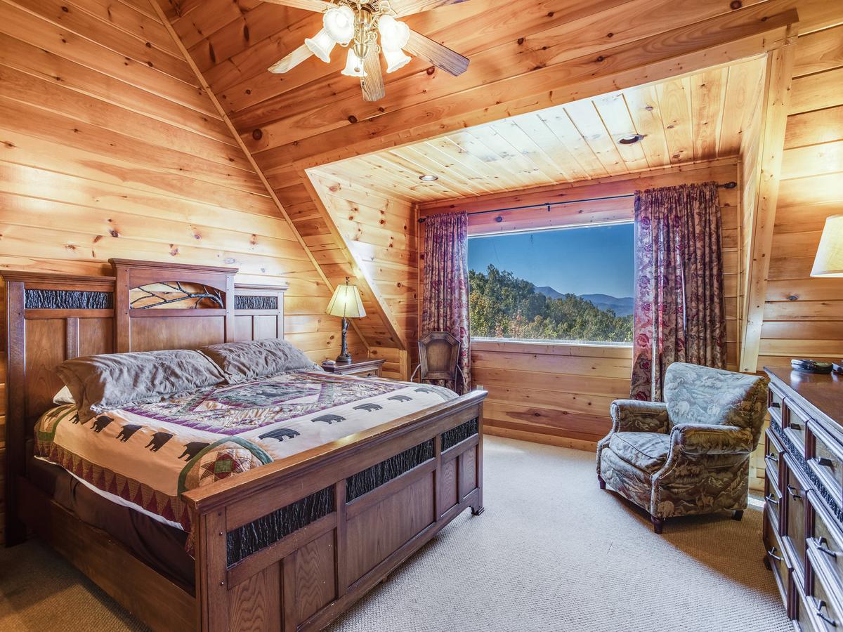 Big Bear Lodge, 5 Bedrooms, View, Hot Tub, Privacy, Jacuzzis, Sleeps 26 - thumb 15