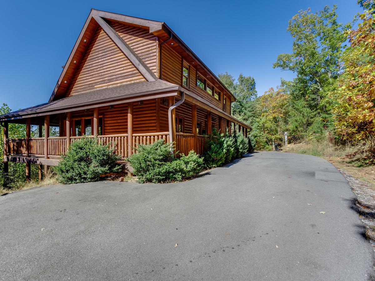 Big Bear Lodge, 5 Bedrooms, View, Hot Tub, Privacy, Jacuzzis, Sleeps 26 - thumb 29