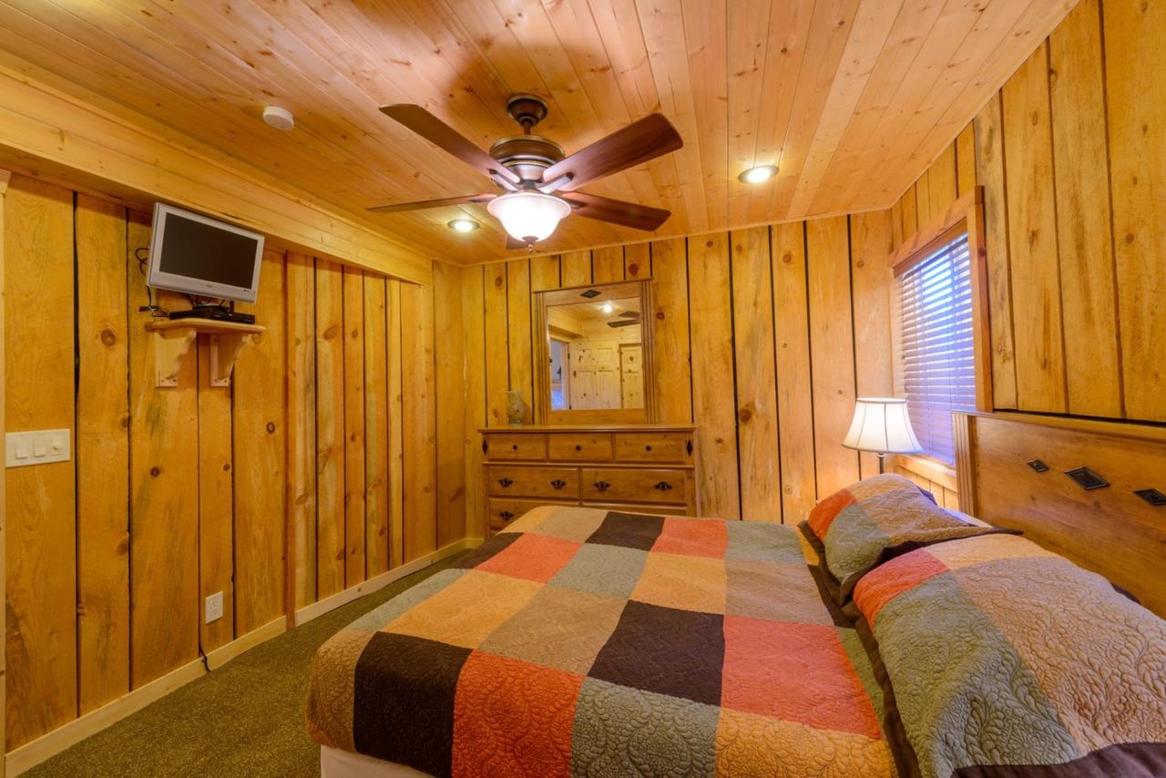 Triebold's Getaway Cabin - thumb 15