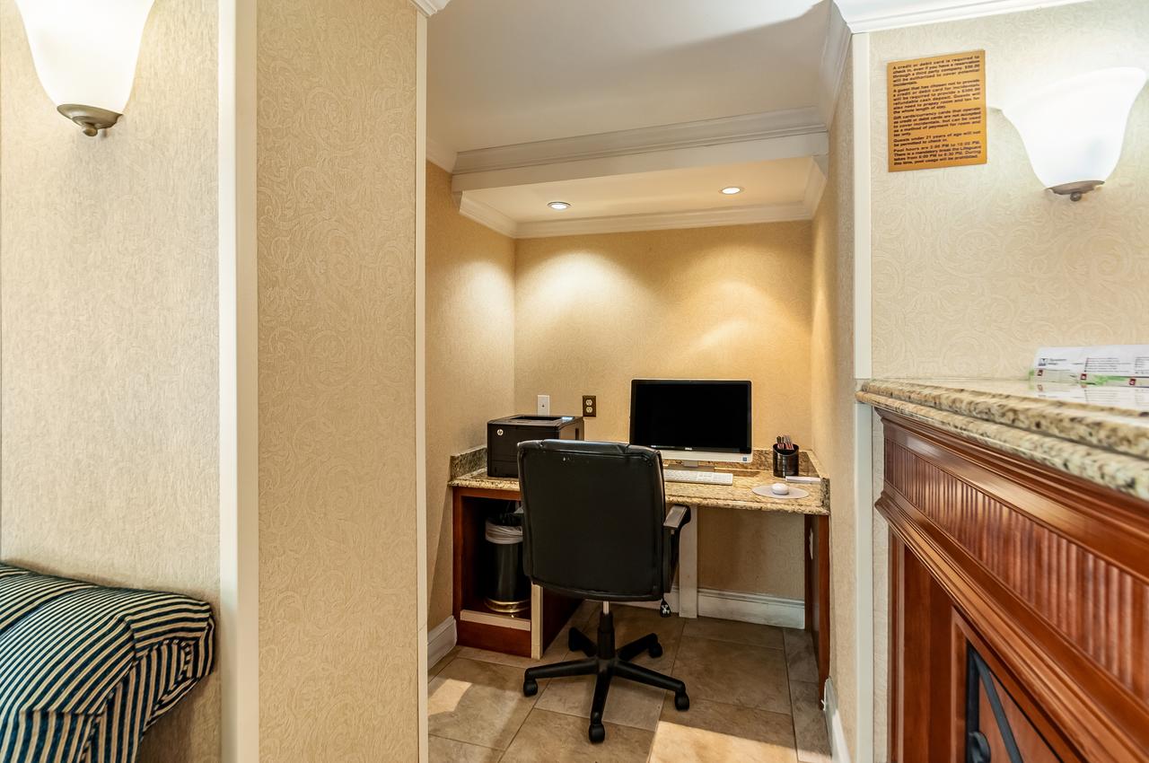 Red Lion Hotel Rosslyn Iwo Jima - thumb 4