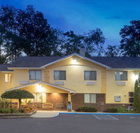 Super 8 by Wyndham Radford VA - Accommodation Los Angeles