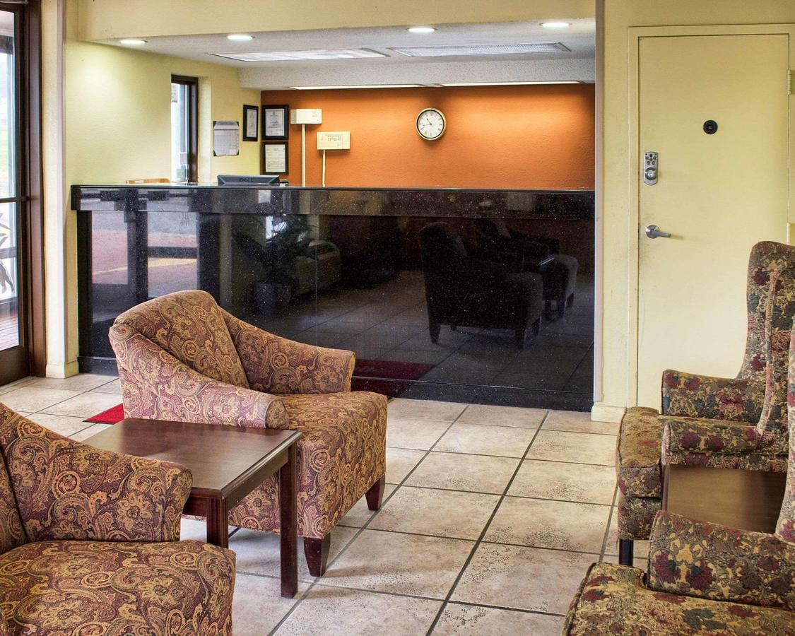Econo Lodge Richmond - thumb 14