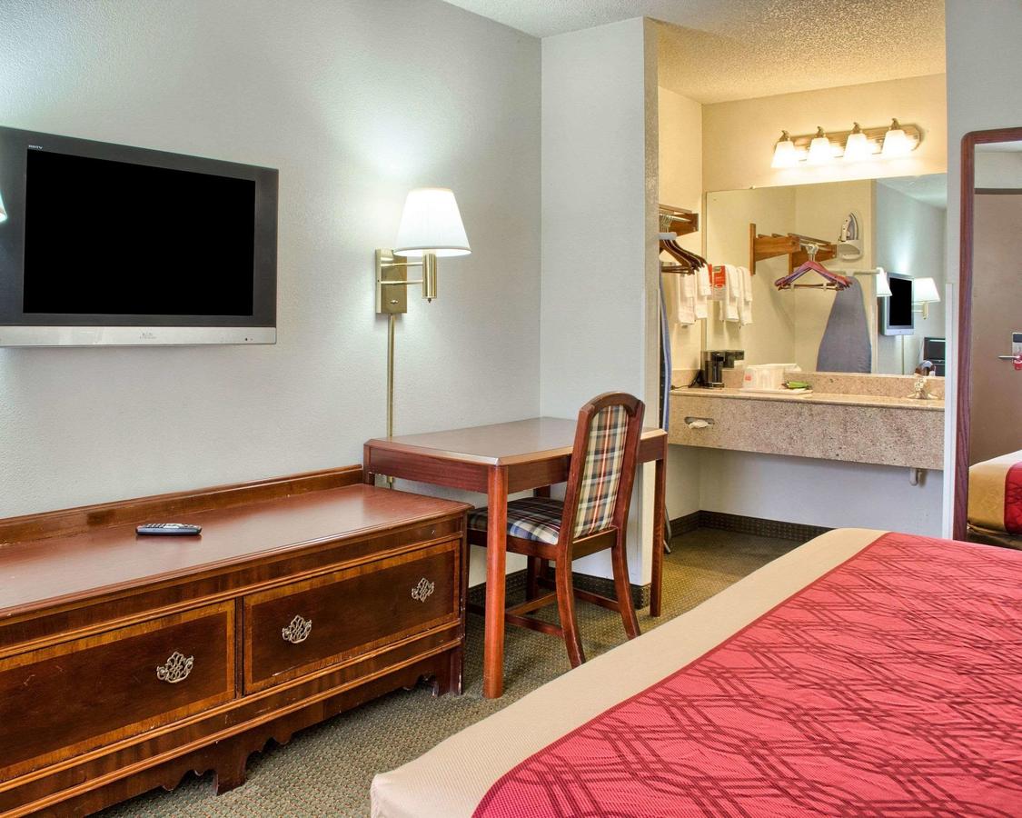 Econo Lodge Richmond - thumb 8