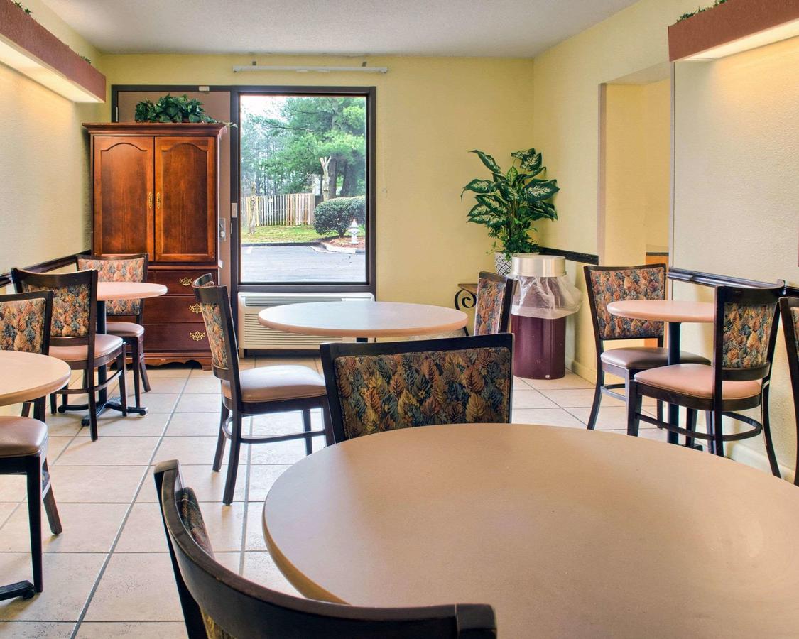 Econo Lodge Richmond - thumb 30