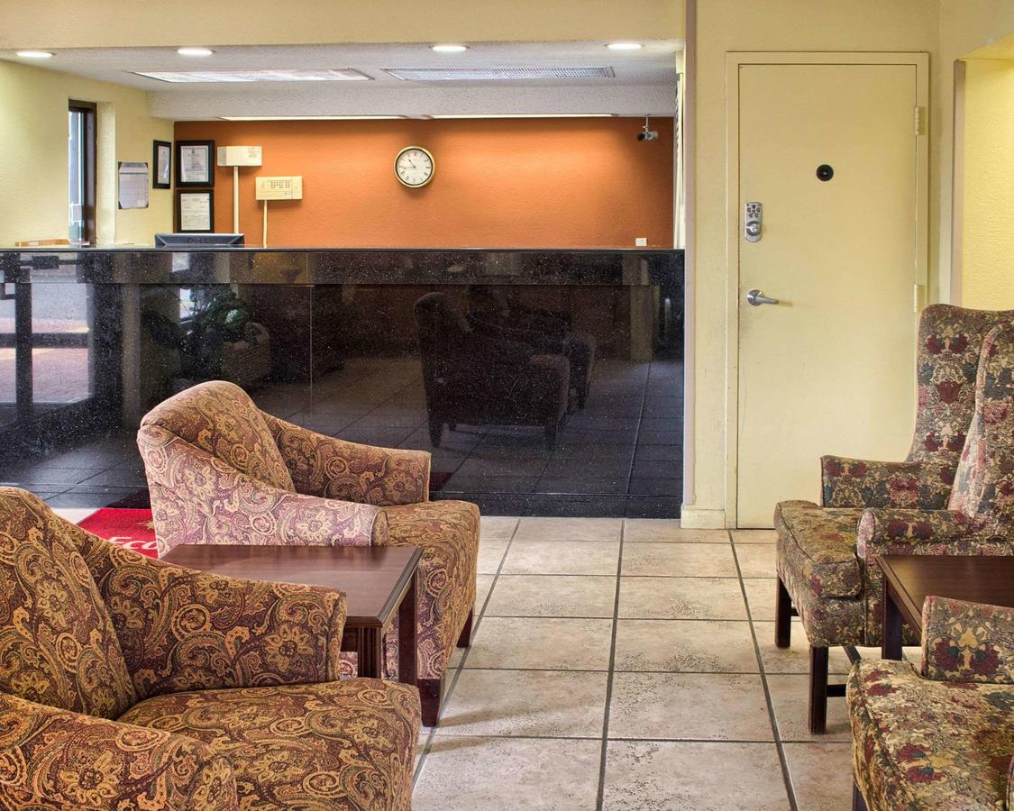 Econo Lodge Richmond - thumb 23