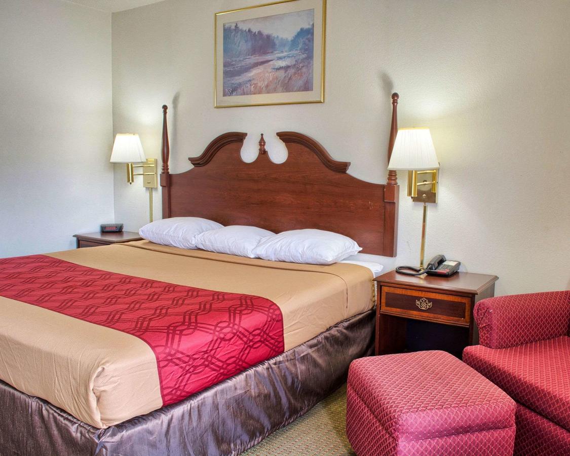 Econo Lodge Richmond - thumb 12