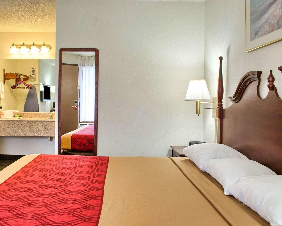 Econo Lodge Richmond - thumb 22