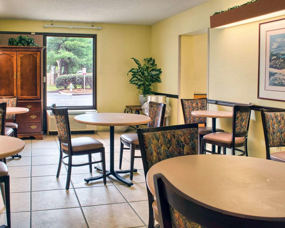 Econo Lodge Richmond - thumb 25