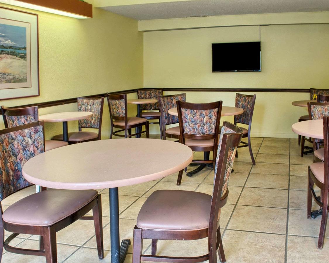 Econo Lodge Richmond - thumb 21