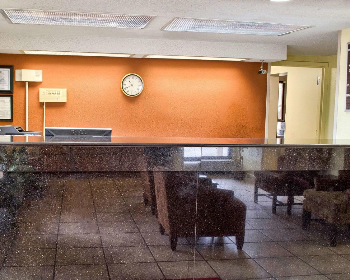 Econo Lodge Richmond - thumb 3