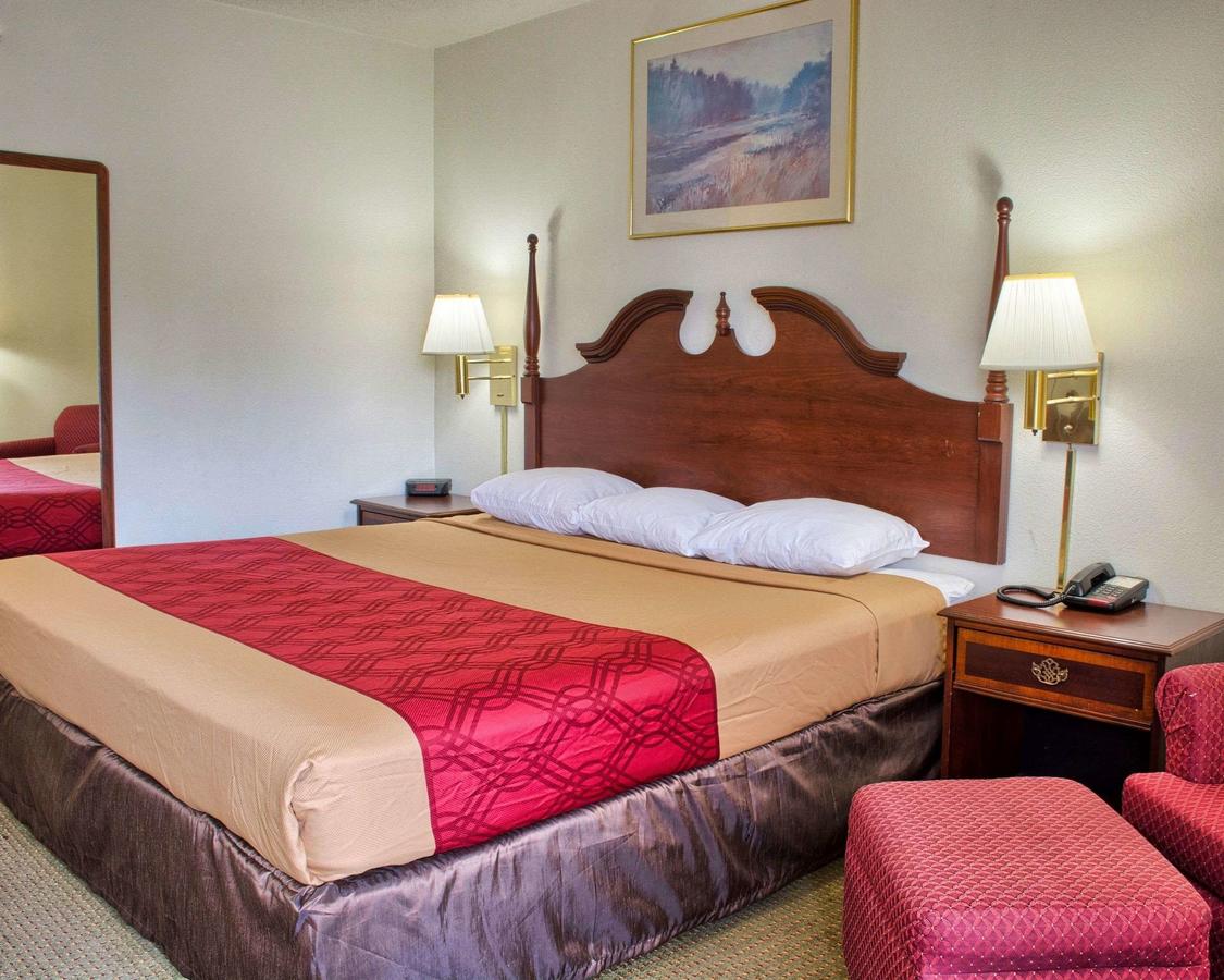 Econo Lodge Richmond - thumb 5