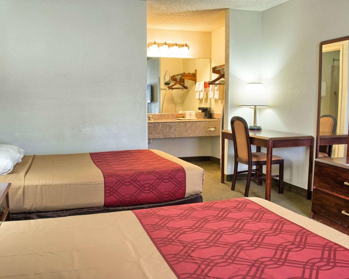 Econo Lodge Richmond - thumb 11