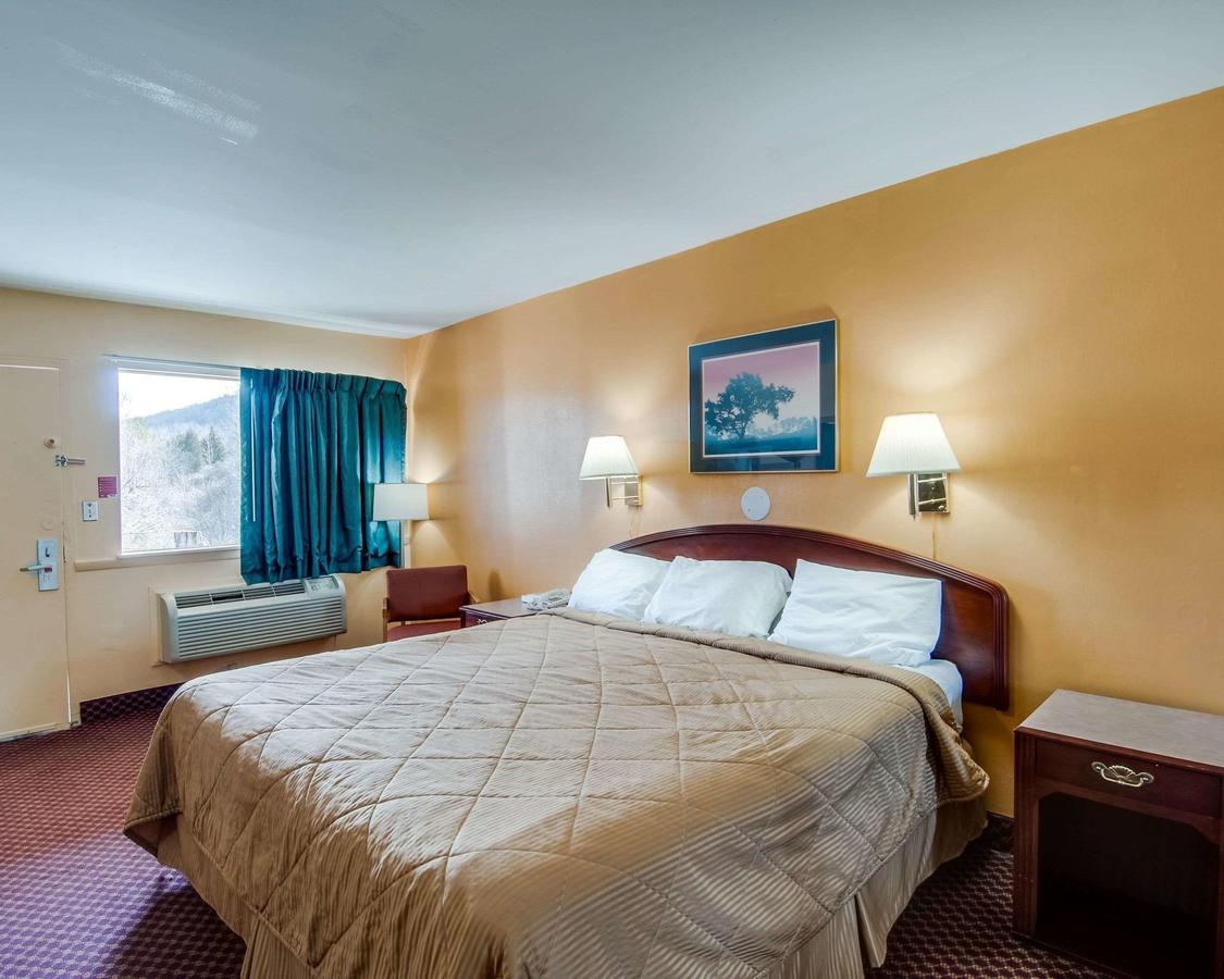 Econo Lodge Near Bluefield College - thumb 9