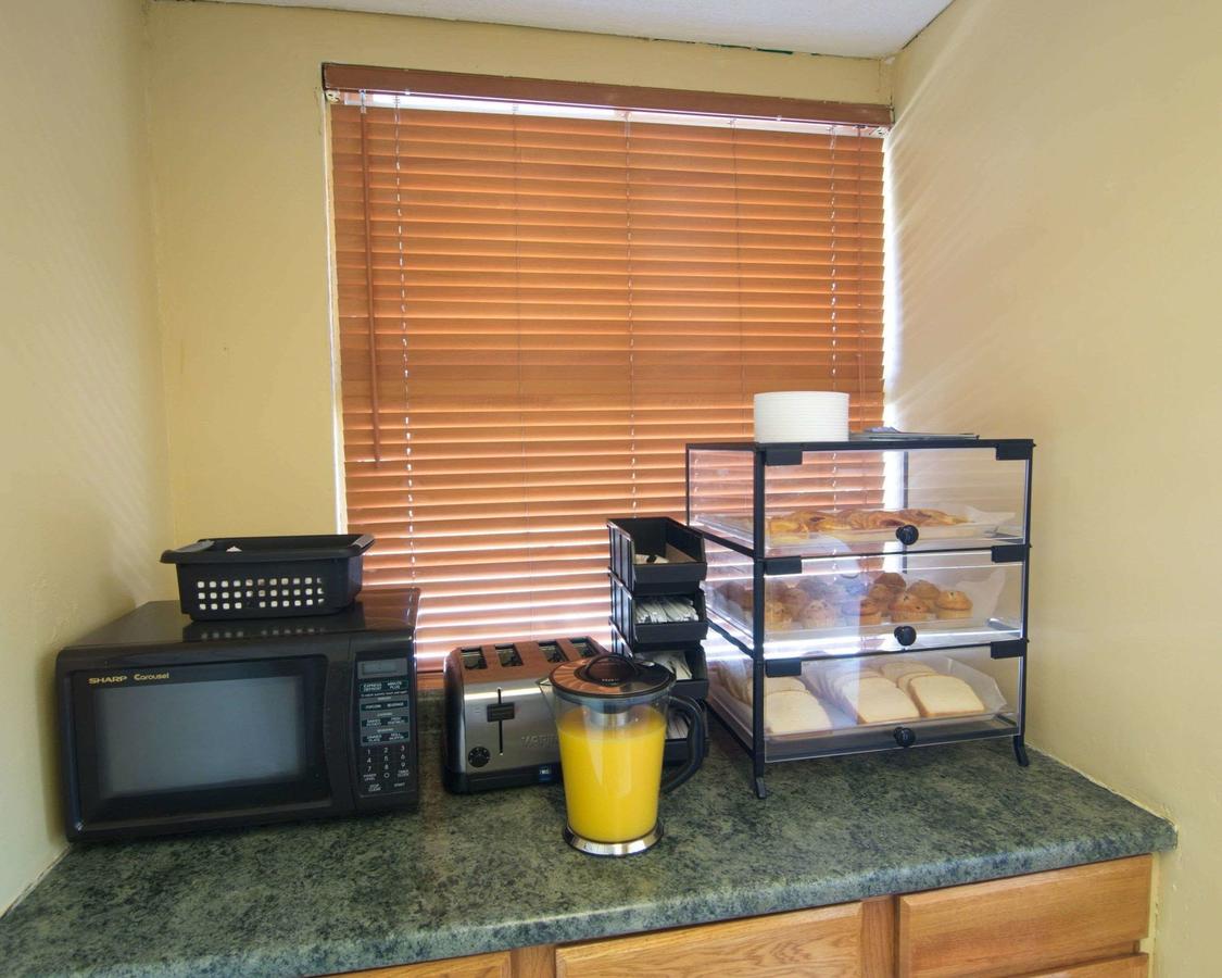 Econo Lodge Near Bluefield College - thumb 13