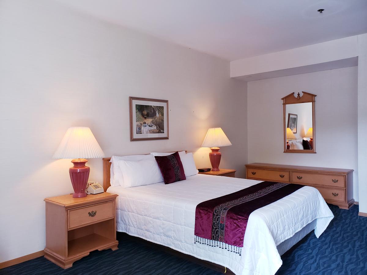 Totem Lake Hotel - thumb 10