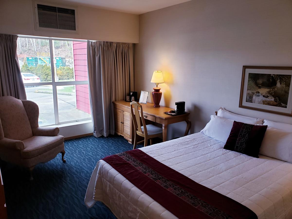 Totem Lake Hotel - thumb 13