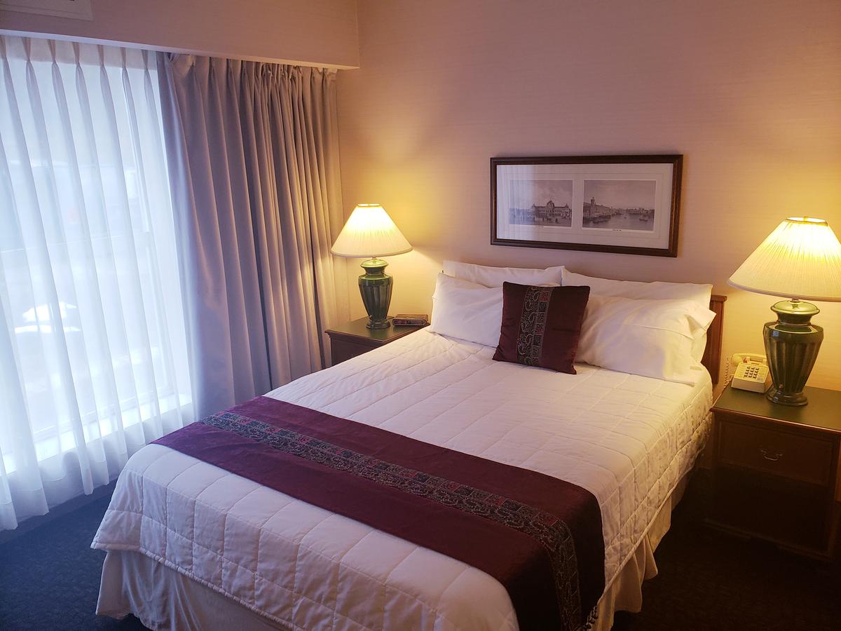 Totem Lake Hotel - thumb 25