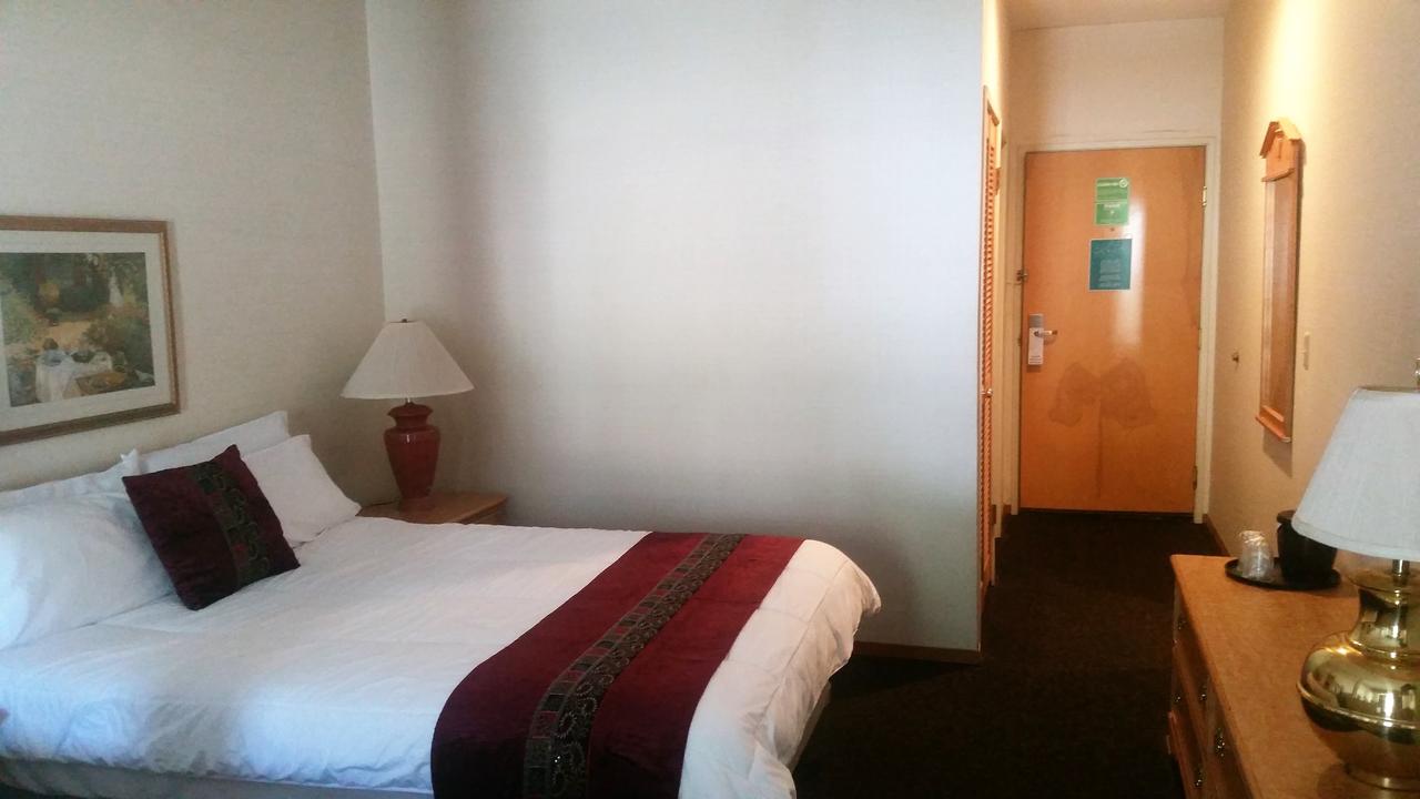 Totem Lake Hotel - thumb 29