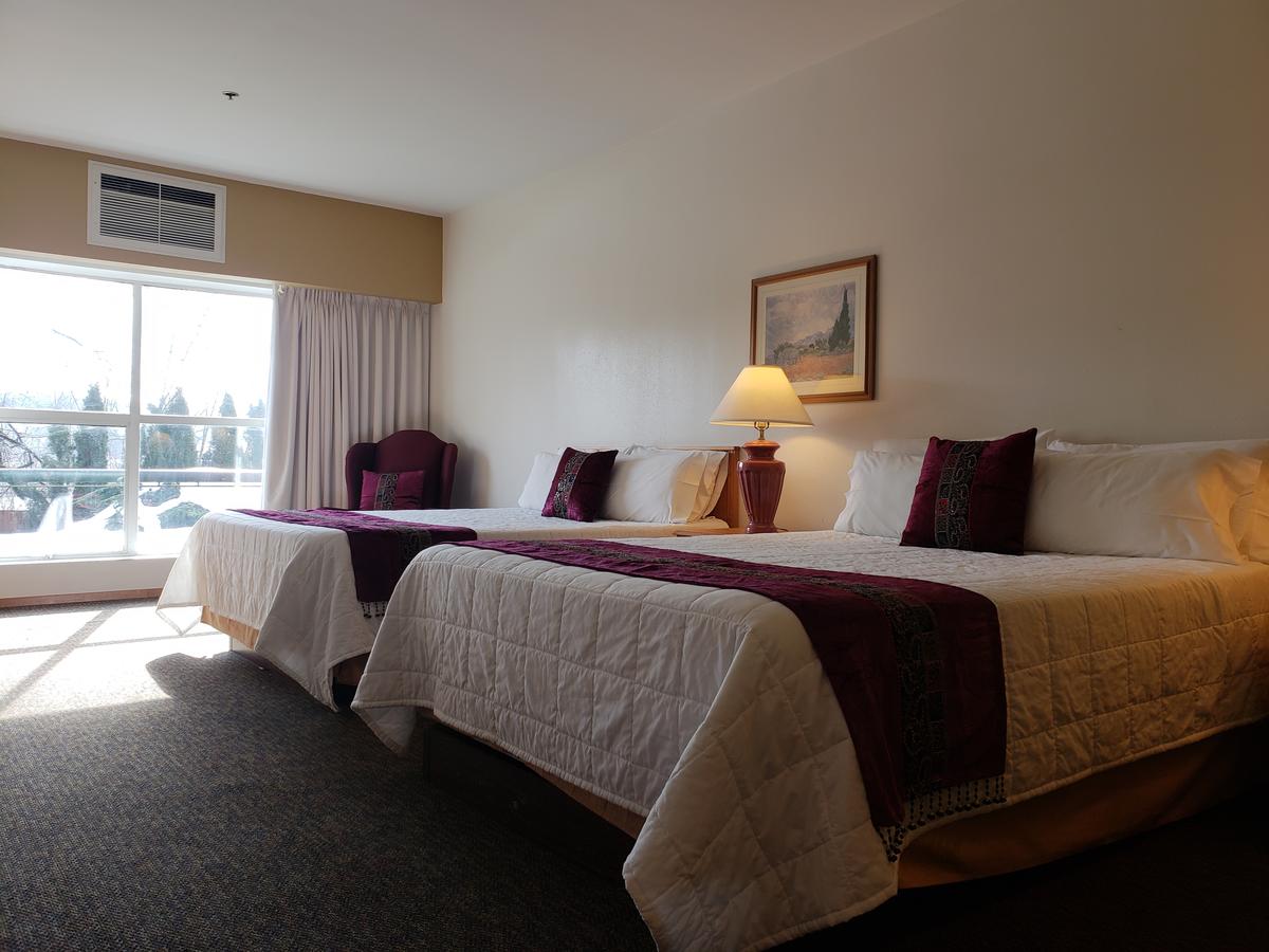 Totem Lake Hotel - thumb 2