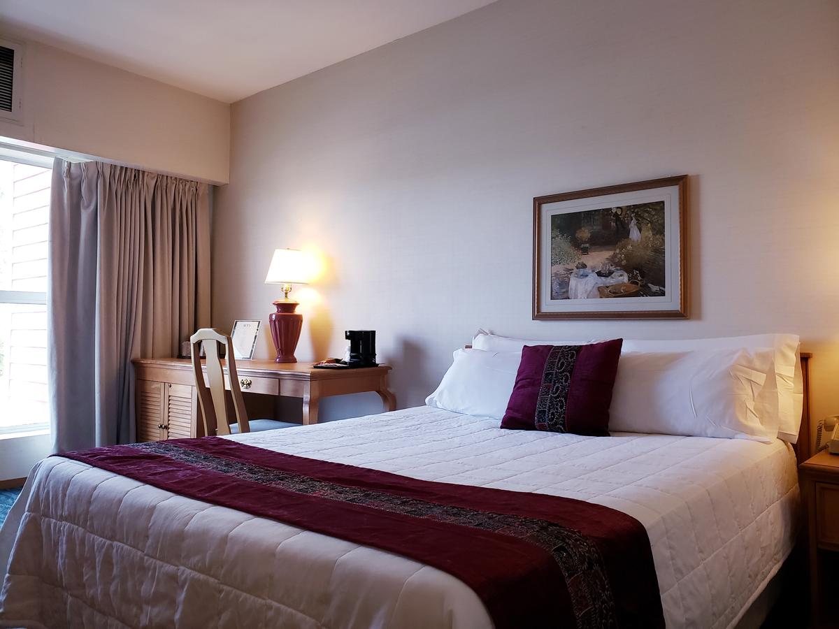 Totem Lake Hotel - thumb 12