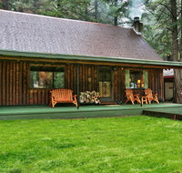 Luxurious Log Cabin at White Pass - Accommodation Los Angeles