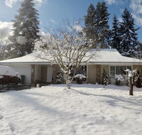 Walk to Microsoft- Large Room - Accommodation Los Angeles